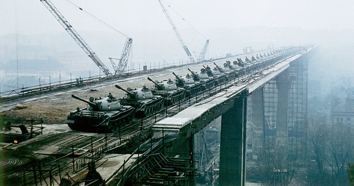 Temná historie Nuseláku. Podívej se na unikátní fotky mostu, ze kterého skočily stovky sebevrahů