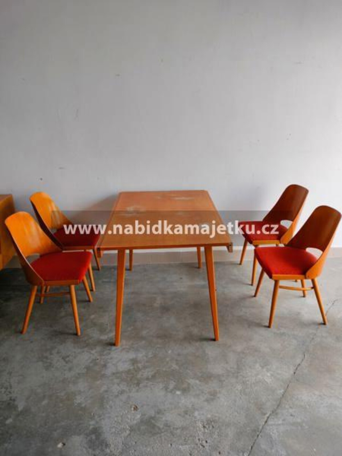Stůl a židle  