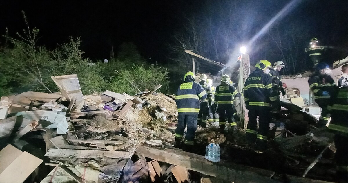 Explozi rodinného domu v Suchohrdlech nepřežil jeden člověk