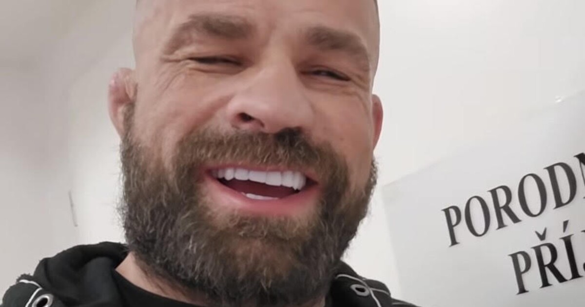 Lela Vémola porodila třetí dítě. S Karlosem má dalšího chlapečka