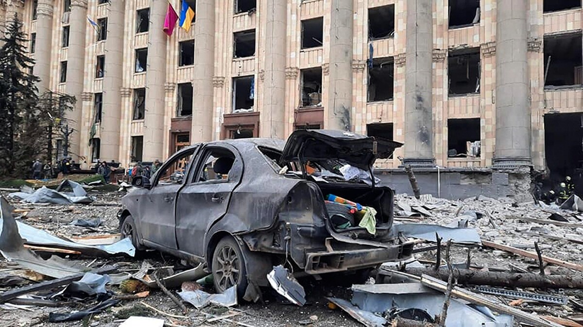 Pri utorňajšom ostreľovaní centra ukrajinského mesta Charkov ruskými vojskami zahynulo najmenej 10 civilistov a 35 ďalších utrpelo zranenia, uviedol na Facebooku poradca ukrajinského ministerstva vnútra Anton Heraščenko.