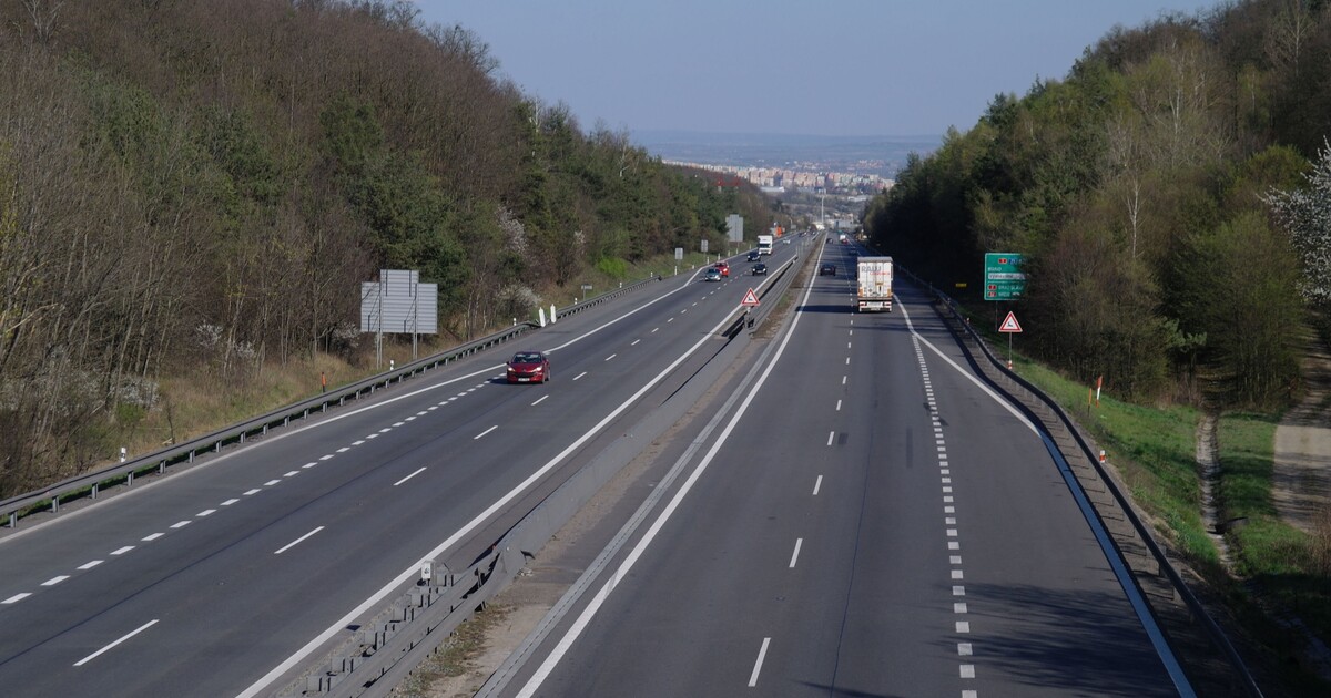 NKÚ: Rekonstrukce D1 je nekvalitní. Na dálnici jsou výtluky, mosty ohrožují bezpečnost dopravy