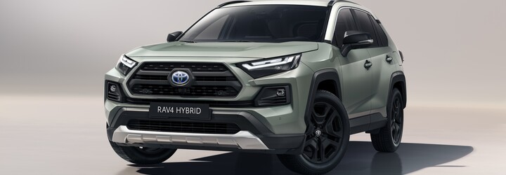 Toyota RAV4 je v novej verzii Adventure 222-koňovým dobrodruhom s tromi motormi