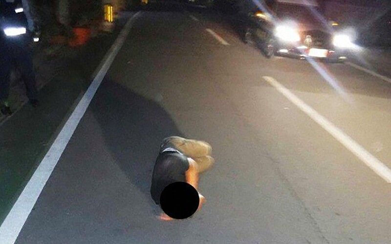 Nebezpečný trend: V Japonsku usínají tisíce opilců na silnici.