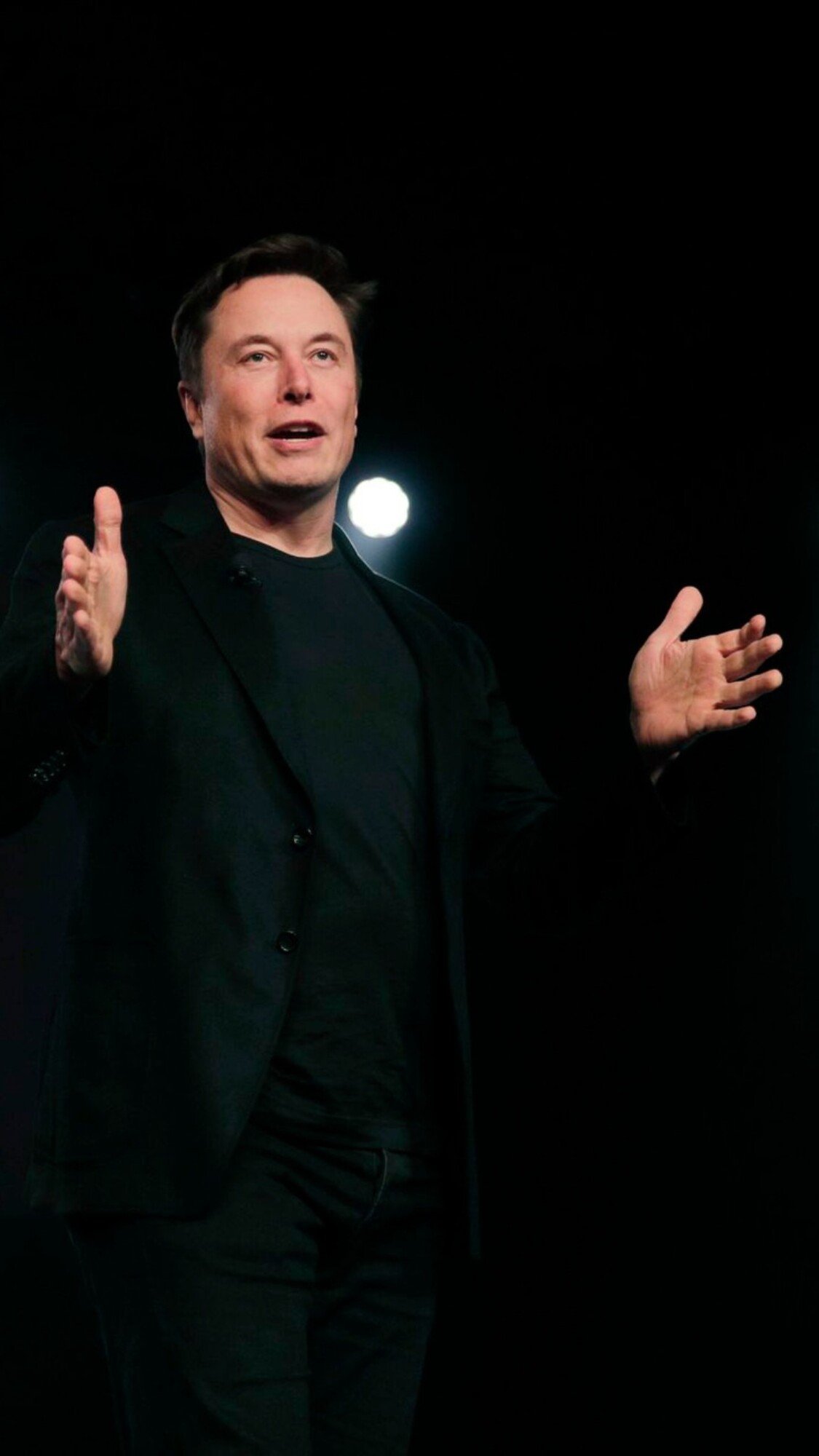 Elon Musk vlastní sociálnu sieť X, na ktorej zrušil akúkoľvek cenzúru. Na konkurenčnej platforme Threads sa v posledných dňoch začala vyjadrovať jeho dcéra, ktorá sa snaží vyvrátiť otcove tvrdenia.