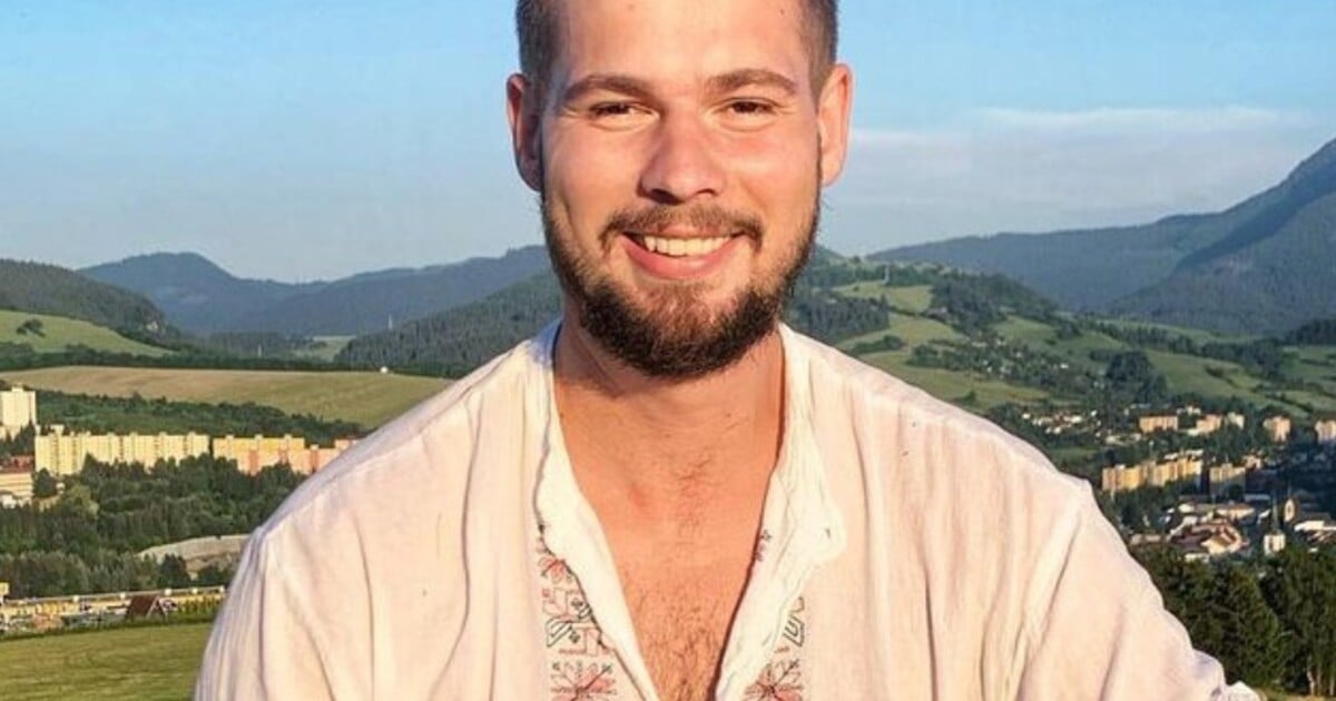 Oblíbený influencer osahával v Praze fanoušky. Tesco s ním ukončilo spolupráci