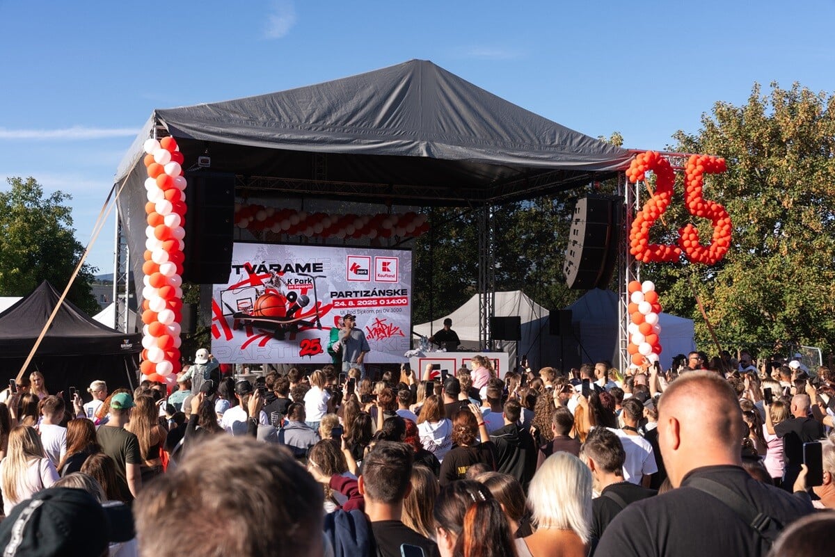 Multifunkčné ihriská otvára Kaufland naprieč celým Slovenskom, nechýba pri tom ani obľúbený raper