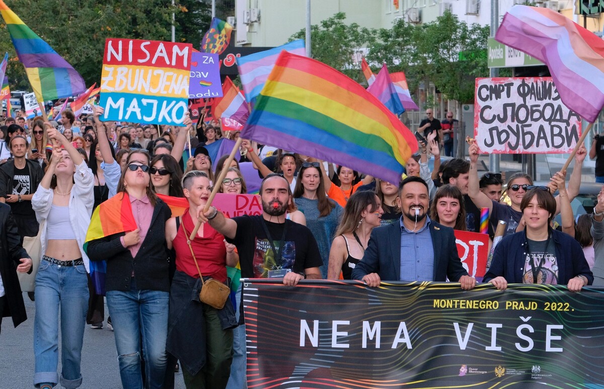 Dúhový pochod na podporu LGBTQ komunity v hlavnom meste Čiernej Hory.