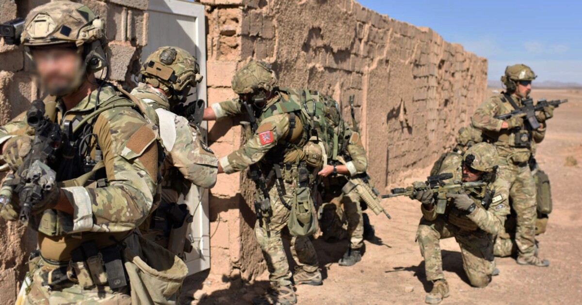 Čtyři čeští vojáci míří před soud kvůli smrti afghánského zajatce. Ve hře jsou i doživotní tresty