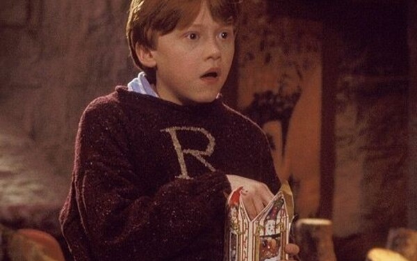 Harry bol dobrý priateľ a svojim najbližším rád dával darčeky. Ktorý z nasledujúcich predmetov dostal od neho Ron na Vianoce vo štvrtom ročníku?