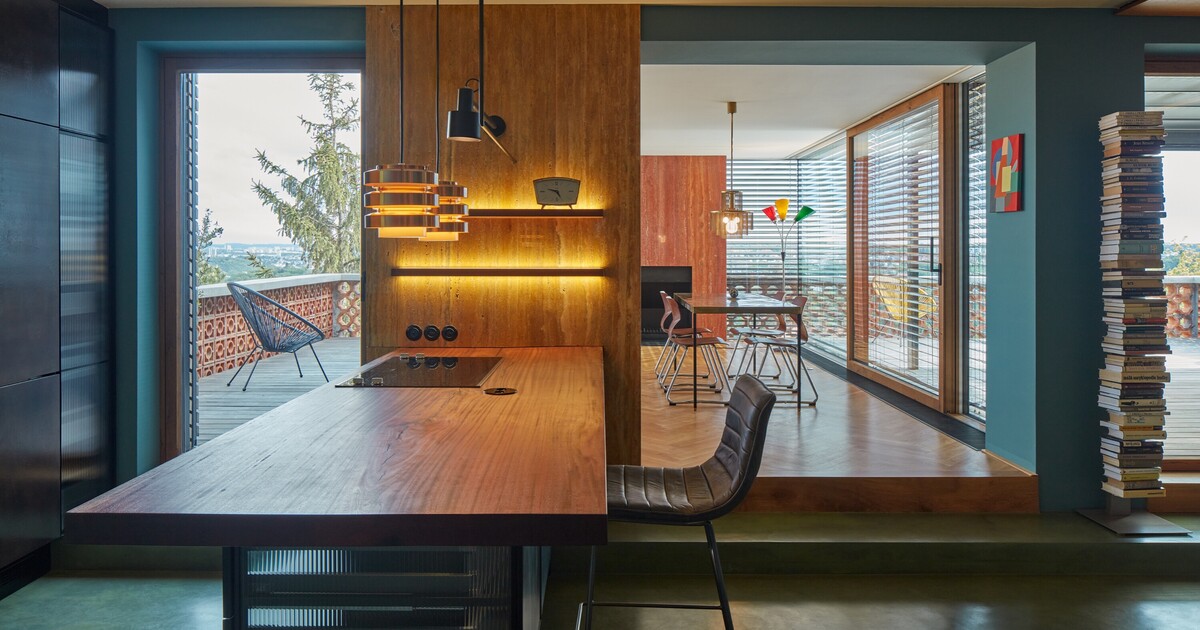 FOTO: Takhle bydlí režisér Jan Hřebejk. Interiéru domu ze 70. let dominují barvy a neobyčejné kombinace materiálů