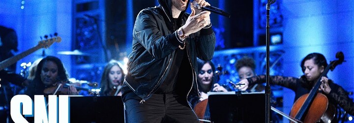 Eminem se vrátil na scénu ve velkém stylu. Legendární skladby jako Stan přiváděly diváky v americké televizní show do varu
