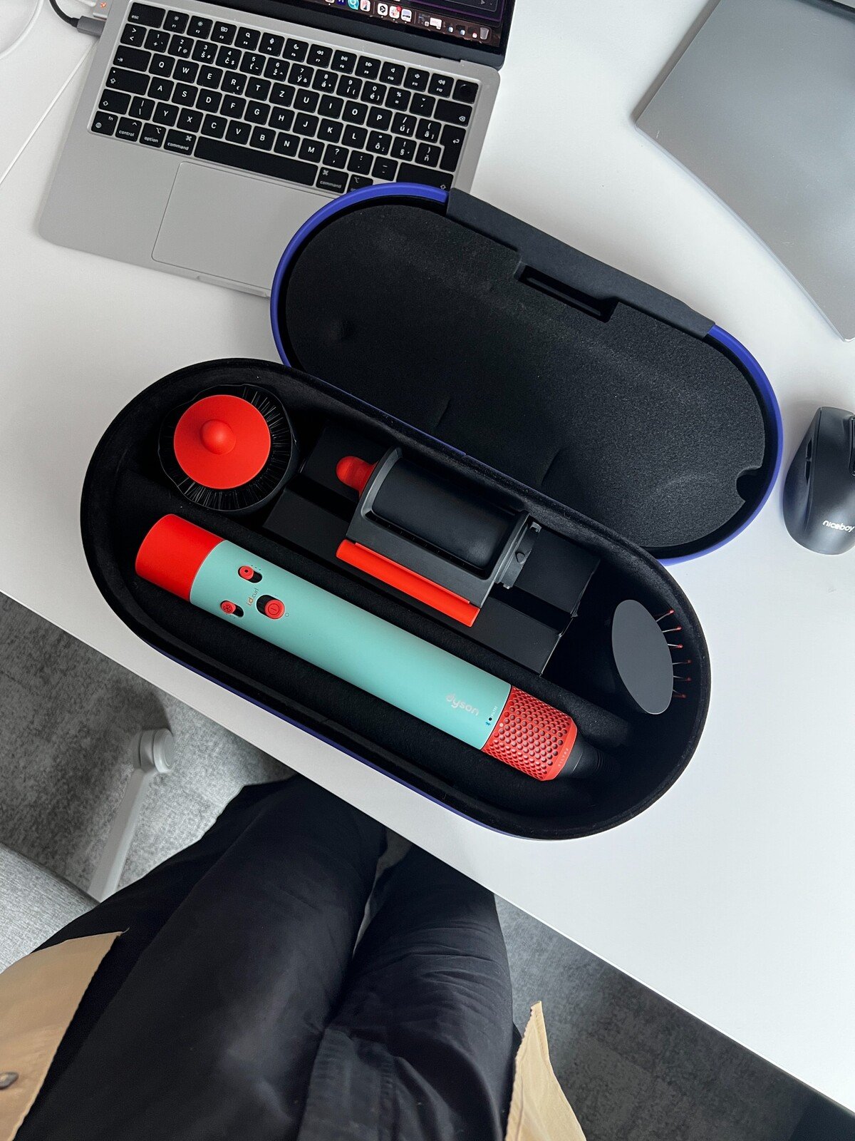 dyson packaging