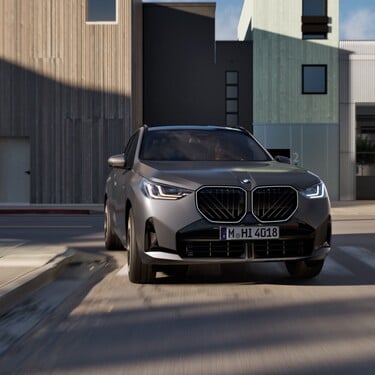 Vieš, koľko je katalógová cena nového modelu BMW X3 (G45) 20 xDrive v základnej výbave s 8-stupňovou automatickou prevodovkou a výkonom 153 kW?