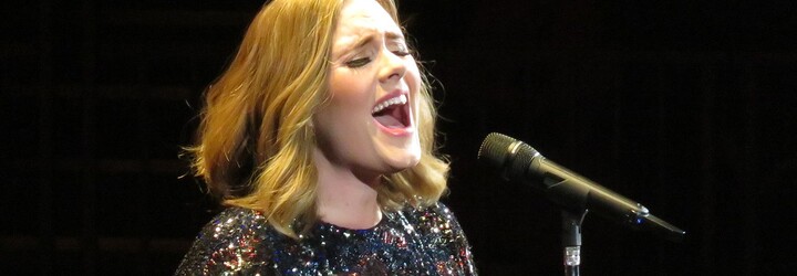 Adele s odhaleným dekoltom pózuje na titulke Vogue. Po dlhoročnej pauze rozpráva o rapídnom chudnutí či rozvode