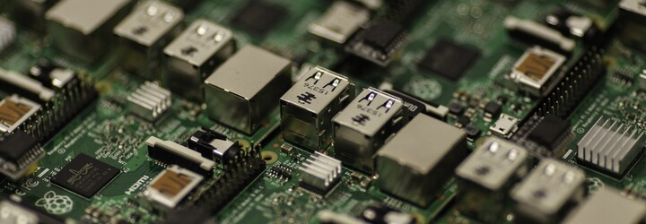 Čeští vědci vyvinuli revoluční mikročip. Data dokáže zapsat i tisíckrát rychleji než dosud používané paměťové nosiče