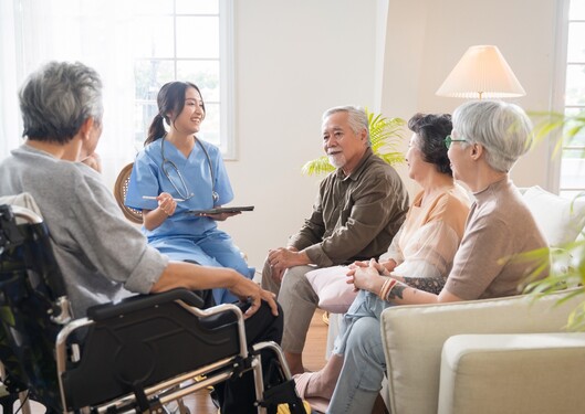 Ako sa odborne volá špecialista, ktorý sa venuje liečbe seniorov?