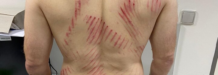 VIDEO: Agresor v Praze zbil muže před zraky jeho dětí. Policie hledá svědky napadení