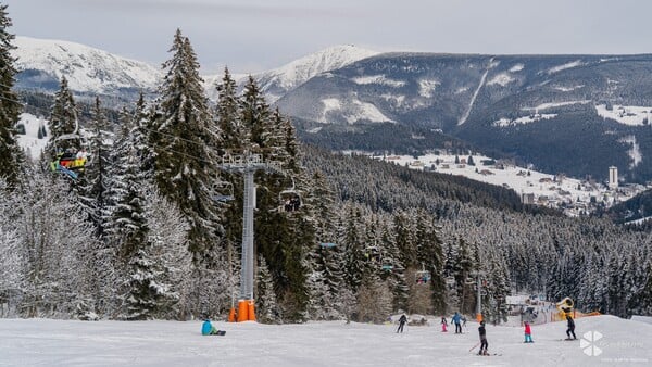 Tohle krkonošské lyžařské středisko také patří mezi jedno z nejoblíbenějších. Poznáš, které to je? 