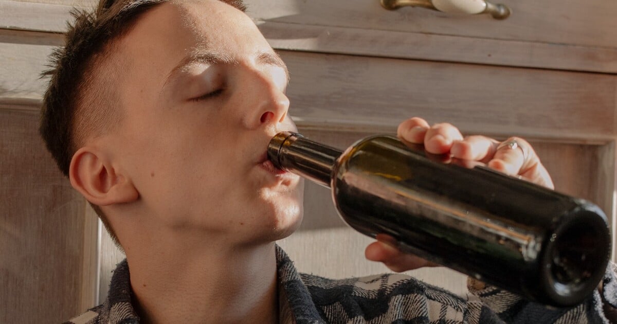 Co se stane s tvým tělem, když budeš pít každý den alkohol? Od první sklenky vína „na dobrou noc“ až po selhávání orgánů