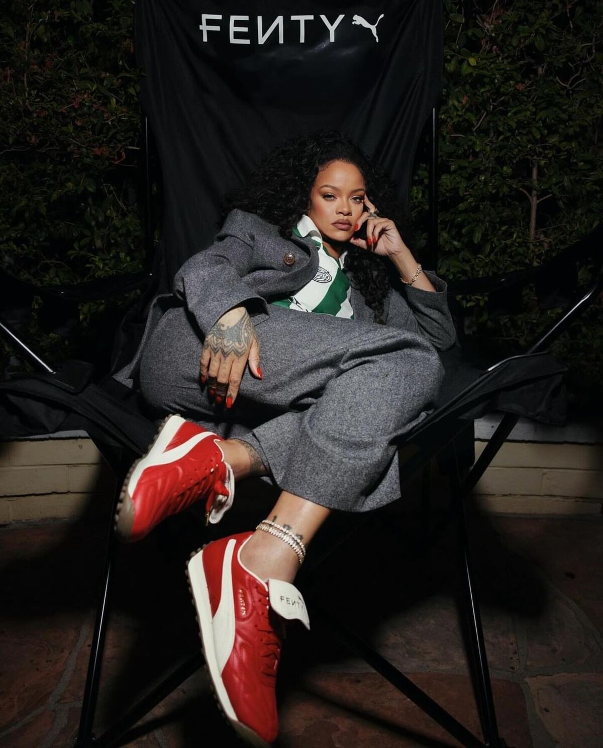 Rihanna v novom modeli tenisiek Puma Avanti L x FENTY.