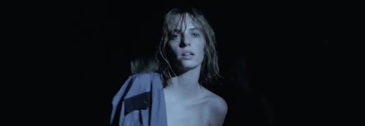 Polonahá Maya Hawke zo Stranger Things v NSFV videu. Pozri si klip k jej najnovšiemu singlu Thérèse