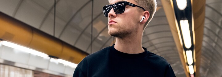 Móda z metra: Co nosí mladí Pražané během léta? Dávají přednost teniskám a důležité je pro ně i to, aby jim nebylo teplo