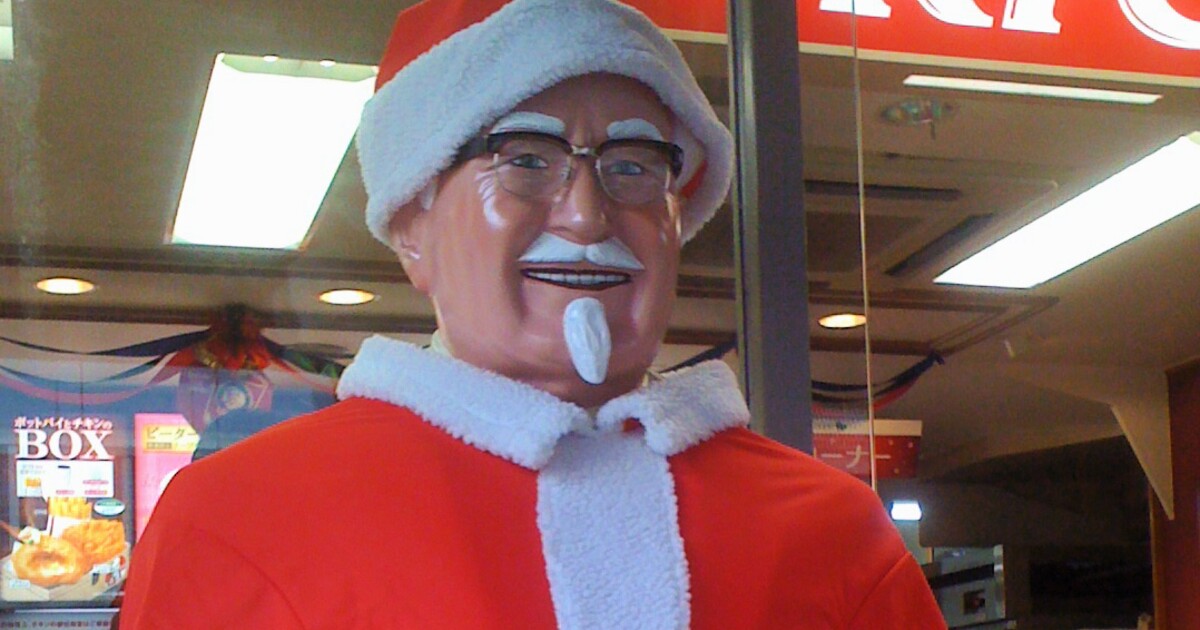 Nejpodivnější vánoční tradice na světě: kde potkáš pochod s mrtvým koněm a kde ti usmaží housenku?