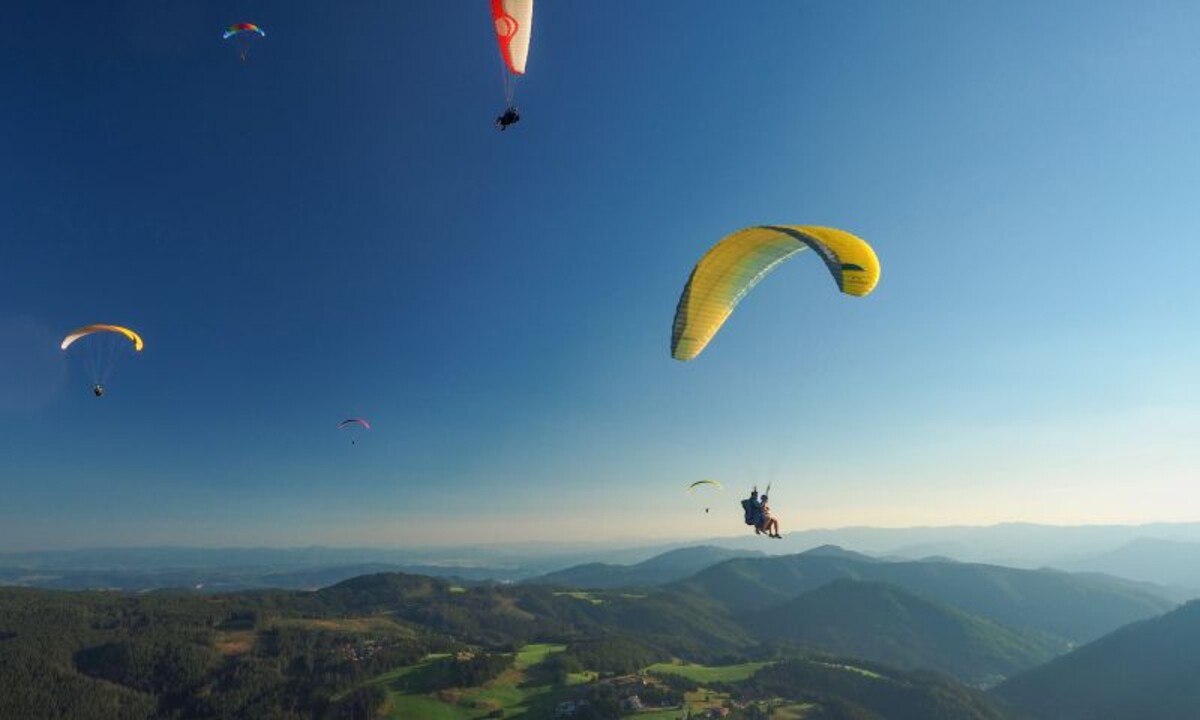 tandem paragliding
