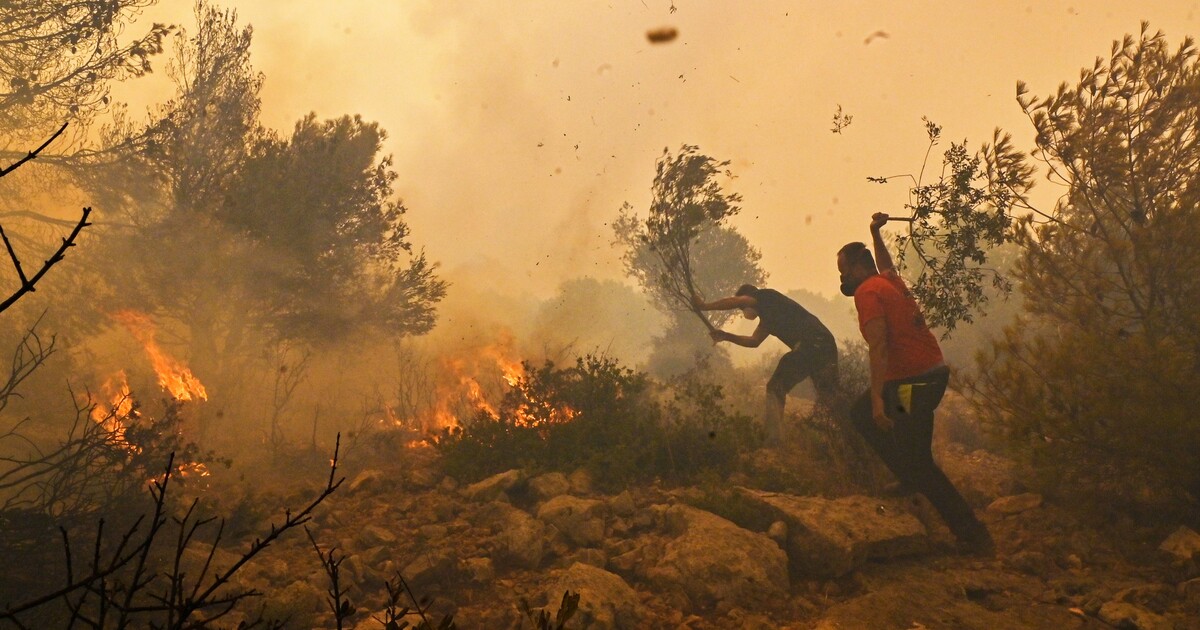 OBRAZEM: Ničivé plameny sužují Řecko. Za sebou nechávají jen popel a zkázu