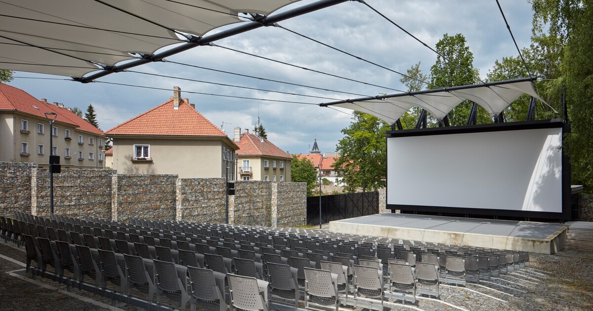 Krásnější letní kino v Česku nenajdeš. Dlouhé roky jen chátralo, dnes je chloubou města