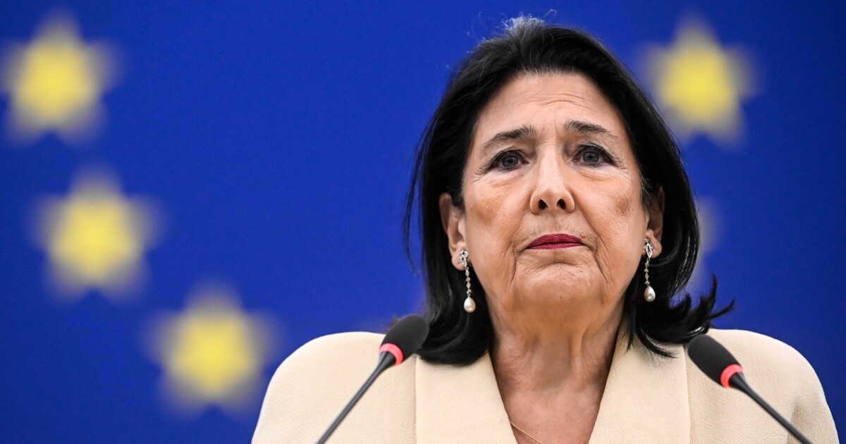 Prezidentka Gruzie se rozhodla odstoupit. Novou hlavou státu bude bývalý fotbalista