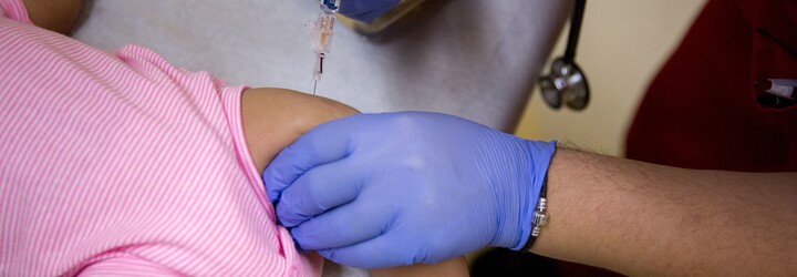 Moderna začne s testováním vakcíny u miminek a dětí do 12 let