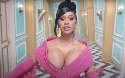 Cardi B sa chce nechať zviazať, ale nevarí a neuprauje. Rapuje o sexe a úchylnostiach, ktoré má rada.