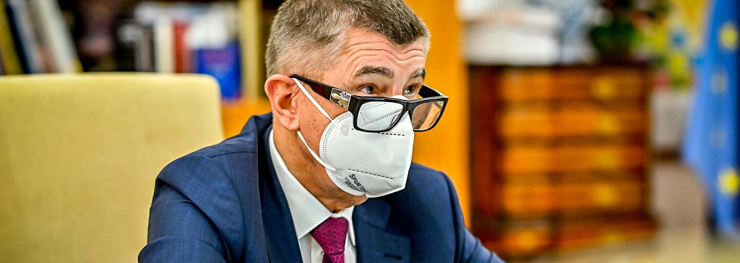Babiš chce očkované státní zaměstnance odměnit dvěma dny volna