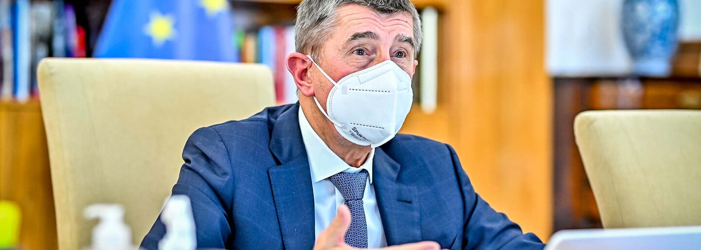 Babiš chce odložit státní vyznamenání 28. října. Prezident návrhy nepodepsal, je na nich pouze razítko