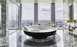 Bangkok odhaľuje jedno z najluxusnejších bývaní. Má vyše 200 metrov štvorcových a je v rezidenčnom komplexe Ritz-Carlton