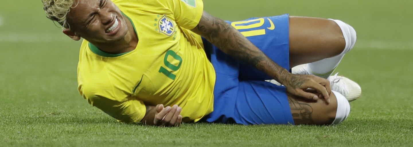 Bar bude rozdávať alkohol zadarmo vždy, keď Neymar proti Srbsku spadne. Z futbalistu si už uťahujú aj domáci