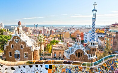 Barcelona začína boj proti turistom. Masívne protesty, hanlivé nápisy a útoky na cudzincov Barcelona začína boj proti turistom. Masívne protesty, hanlivé nápisy a útoky na cudzincov