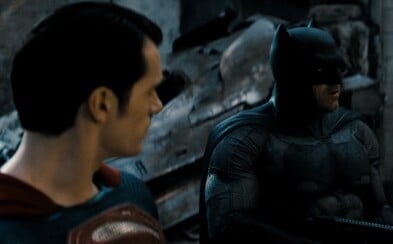 Batman a Superman si uvedomujú, že ich stret je nevyhnutný. Trailer odhalil aj Wonder Woman v civile Batman a Superman si uvedomujú, že ich stret je nevyhnutný. Trailer odhalil aj Wonder Woman v civile