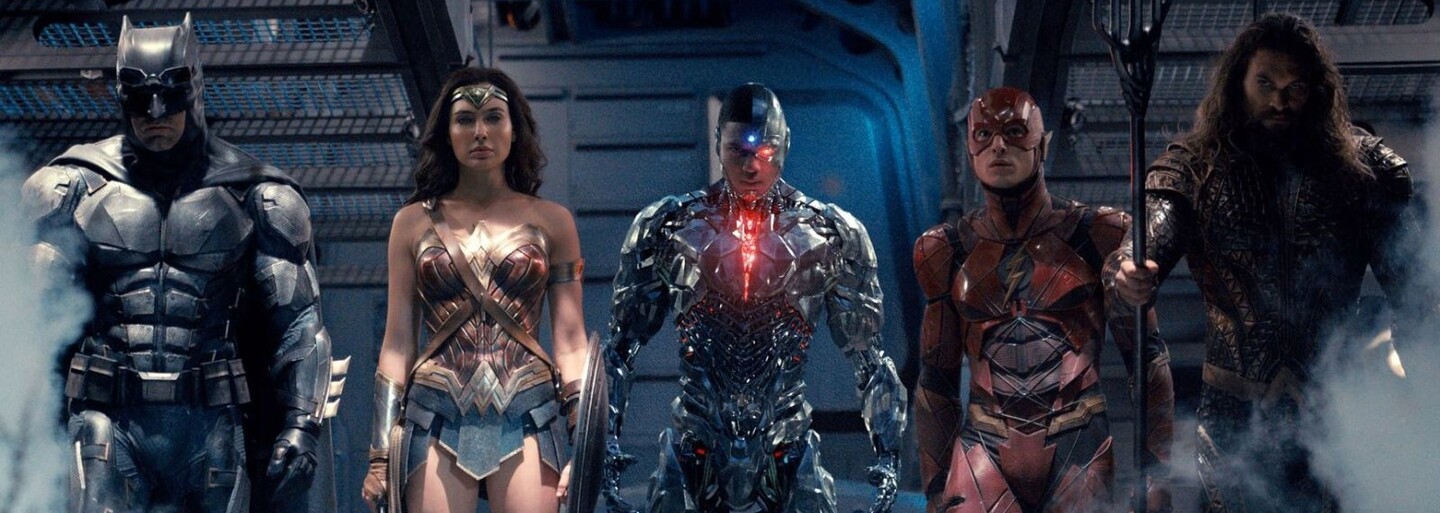 Batman sa v ďalšej akčnej ukážke z komiksovky Justice League mení z osamelého ochrancu na vodcu a tímového hráča