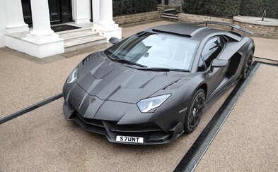 Batmobil od Mansory nahání strach celokarbonovou karoserií a 830koňovou V12 Batmobil od Mansory nahání strach celokarbonovou karoserií a 830koňovou V12