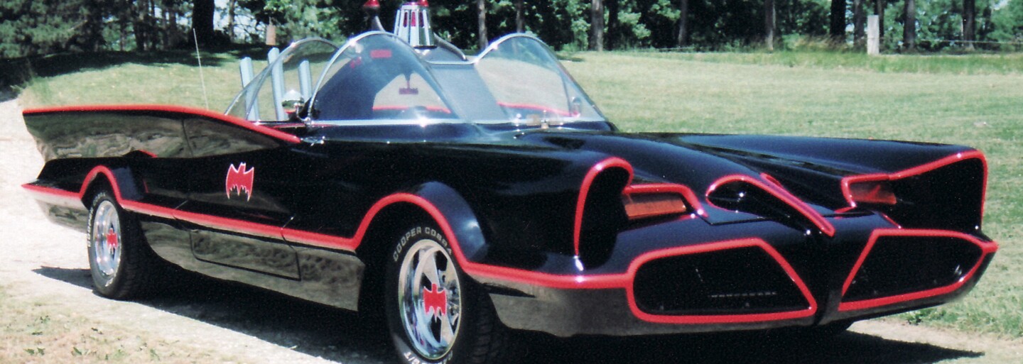 Batmobil v akcii! Na natáčaní Jokera sa ukázalo slávne Batmanove auto, uvidíme teda obávaného netopiera?