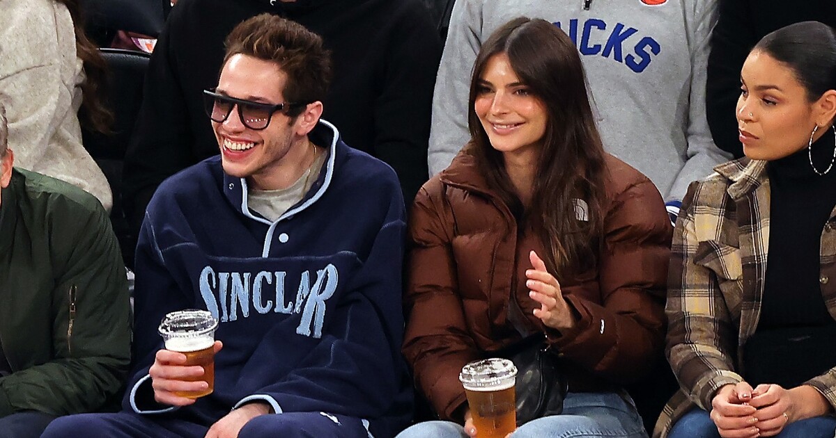 Známe recept na lásku, stačí jen jeden kousek oblečení. Inspirovali jsme se Emily Ratajkowski a Harry Stylesem