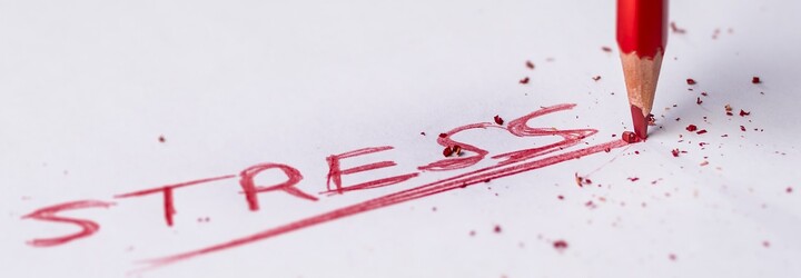 Nespokojenost dokáže ničit naše životy. Objev 10 jejích nejčastějších příčin a zjisti, jak se jim vyhnout