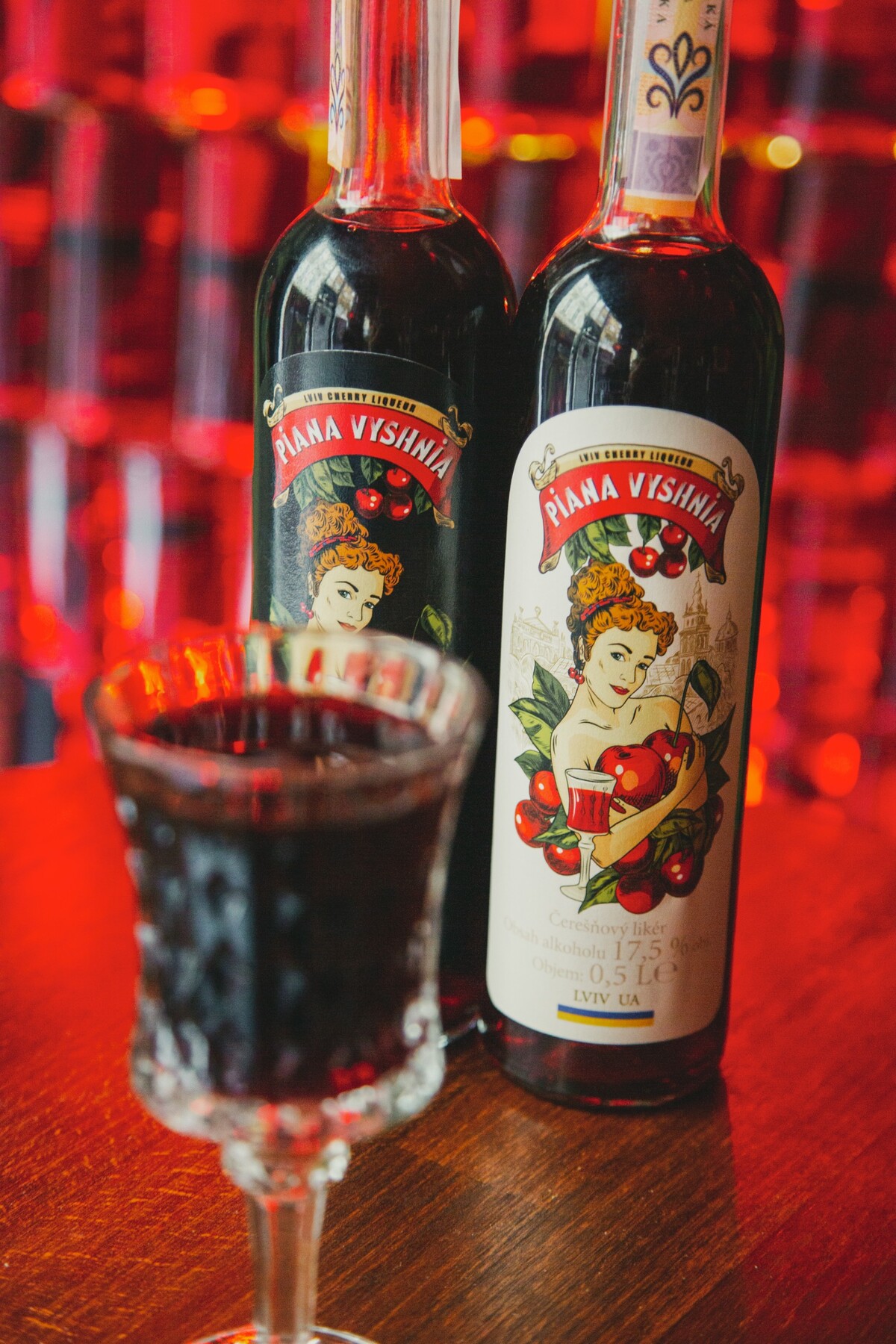 Hlavným produktom baru je domáci čerešňový likér, ktorý sa vyrába v Ľvove už po generácie.