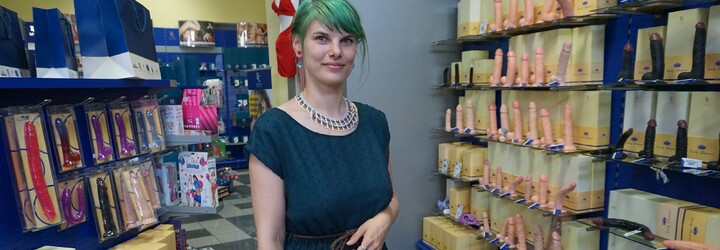 Niki predáva v sexshope: Porno vytvára nereálne predstavy, muži veria aj krémom na zväčšenie prirodzenia a potom sa sťažujú