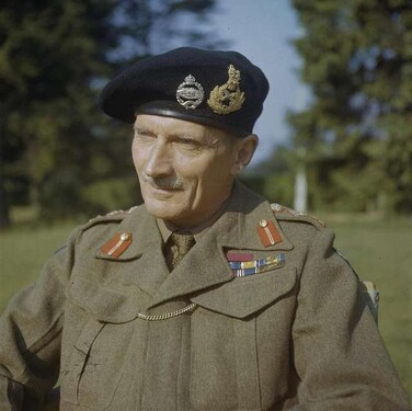 Na vylodení v Normandii participoval slávny britský veliteľ, ktorý bojoval proti nacistom aj v známej bitke v Afrike pri Alamejne. Ako sa volal? 