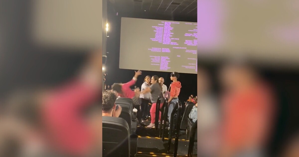 VIDEO: Během promítání filmu Barbie se v kině porvaly dvě ženy. Co bylo důvodem jejich sporu?