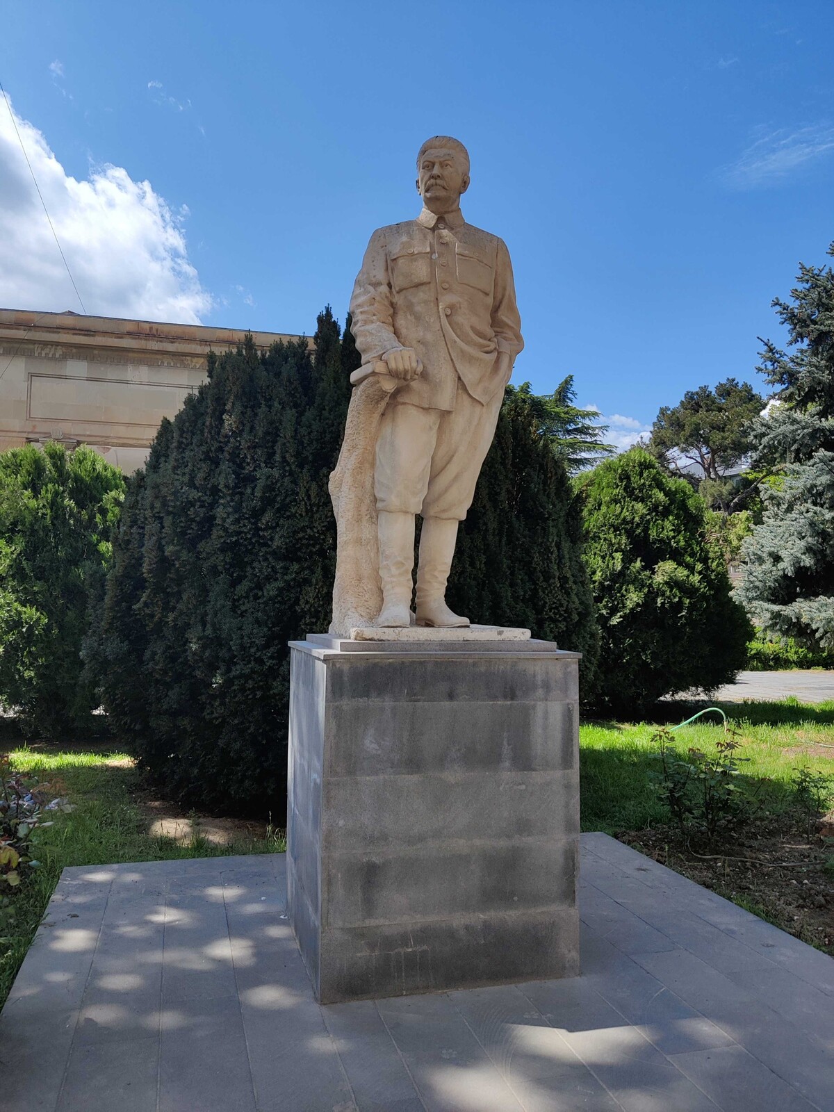 Socha Stalina pred jeho múzeom v gruzínskom mestečku Gori.